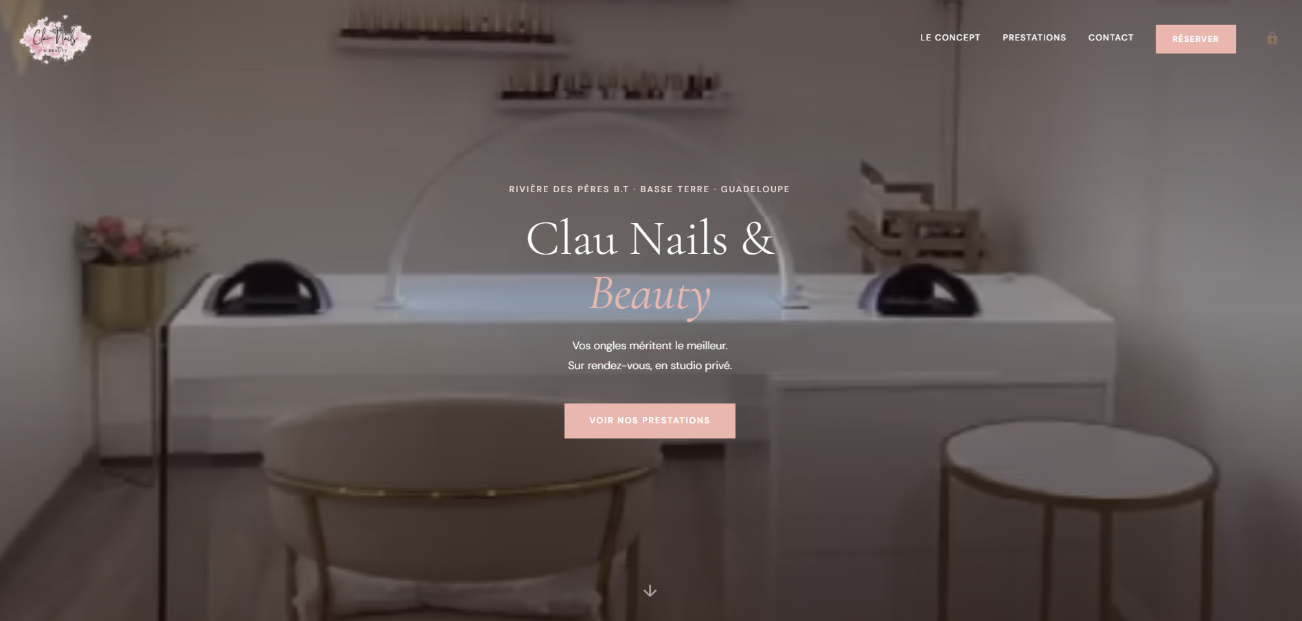 Site vitrine pour institut de beauté et prothésiste ongulaire ClauNails & Beauty, créé par Digily